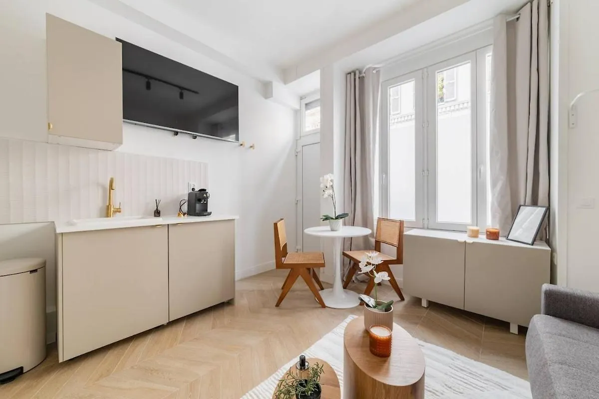 Cozy Studio In Montmartre Parijs 0*,